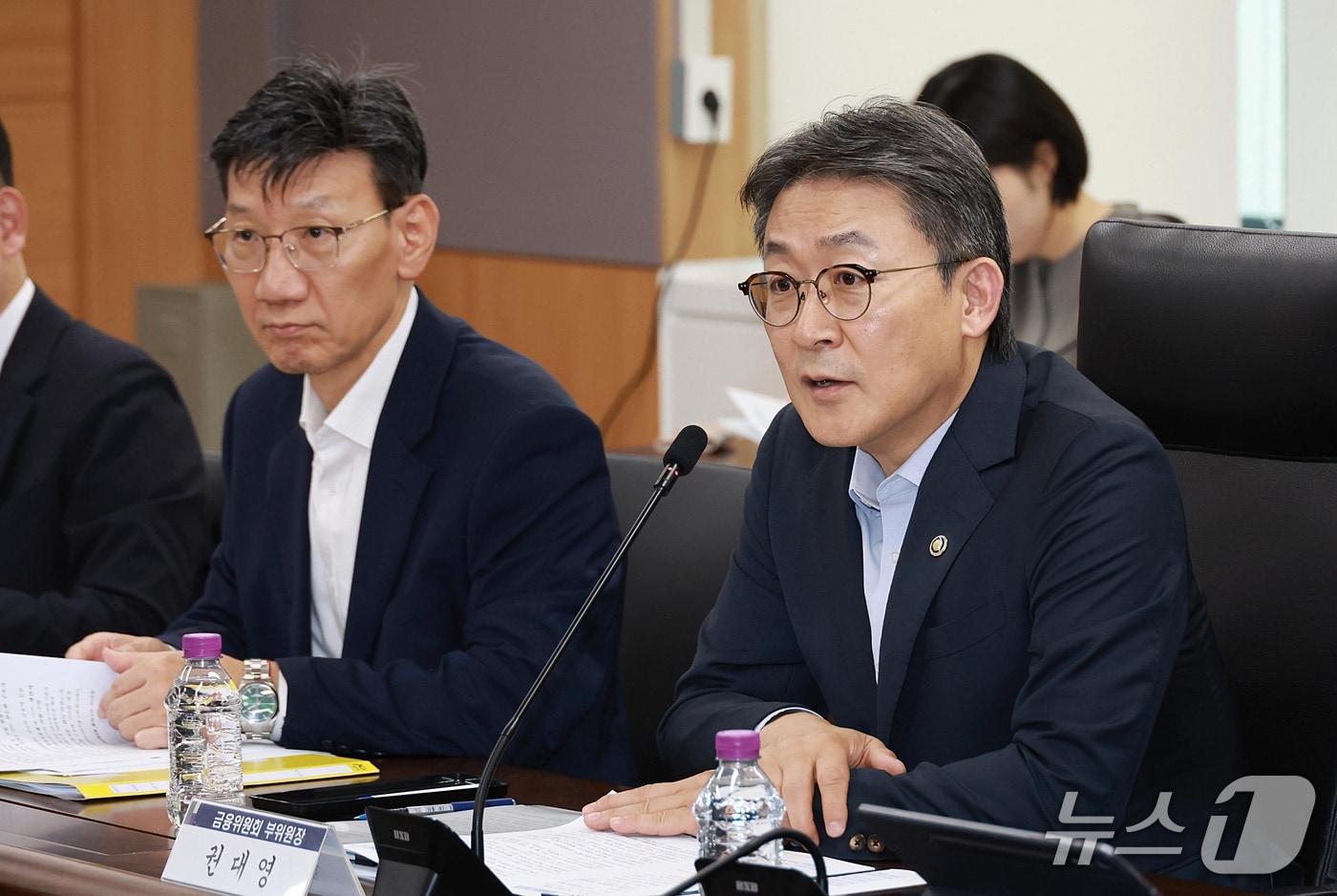 본문 이미지 - 권대영 금융위원회 부위원장이 지난 14일 오후 서울 종로구 정부서울청사에서 열린 제5차 금융업권 생산적 금융협의체에서 참석자들과 생산적 금융 내재화 방안에 대해 논의하고 있다. (금융위원회 제공. 재판매 및 DB 금지) 2026.9.15 ⓒ 뉴스1