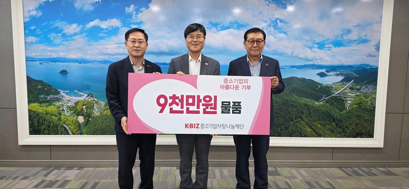 본문 이미지 - 중소기업 사랑나눔재단,  경남 거제지역  구호물품 전달 (중소기업 사랑나눔재단 제공)