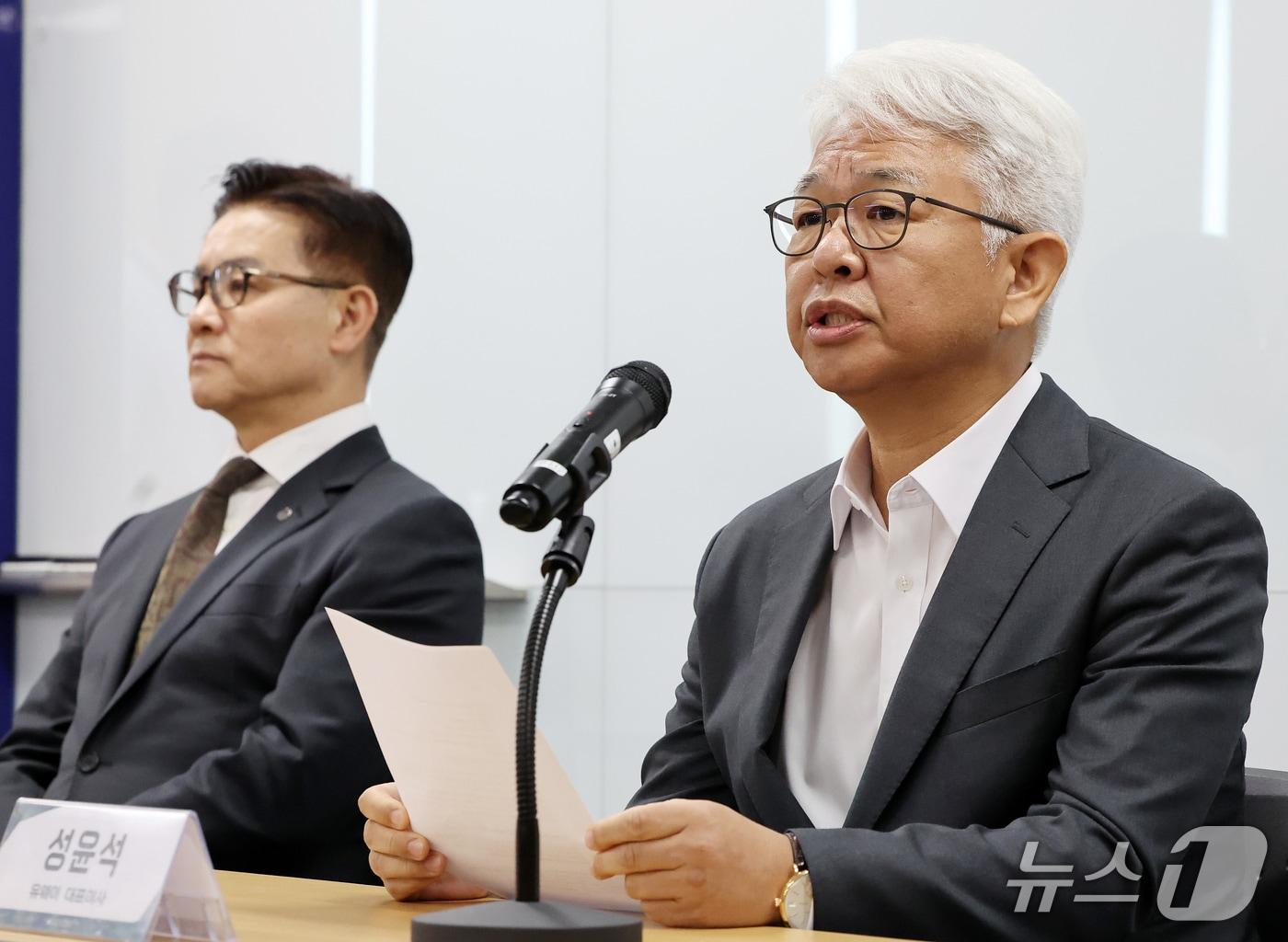 본문 이미지 - 성윤석 유웨이어플라이 대표가 14일 서울 금천구 한국대학교육협의회에서 2027학년도 대학 수시모집 원서 접수 시스템 장애 발생 관련 입장을 밝히고 있다. 2026.9.14 ⓒ 뉴스1 김진환 기자