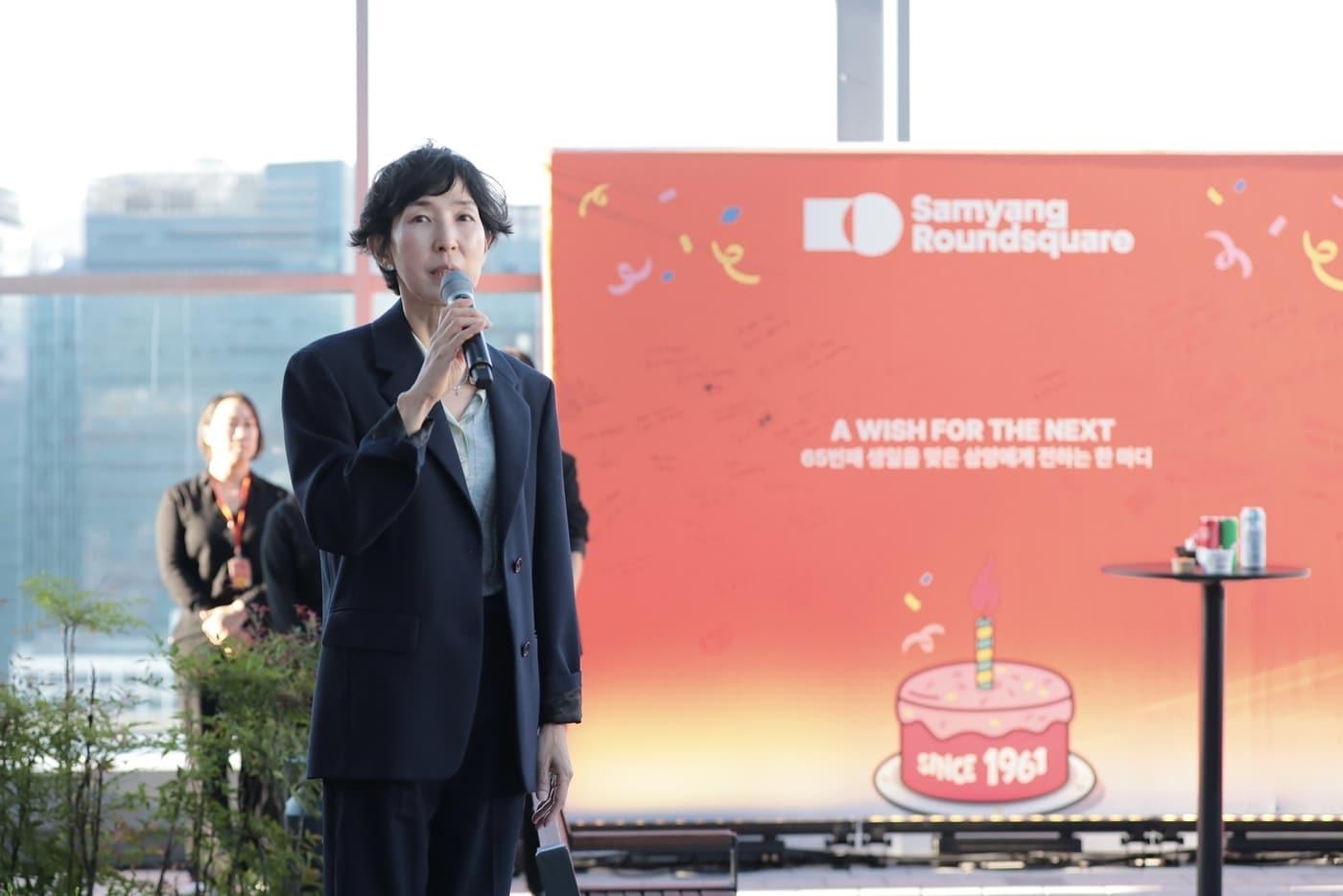 본문 이미지 - 삼양식품 창립 65주년 기념식에서 김정수 회장이 소감을 밝히고 있다.(삼양식품 제공)