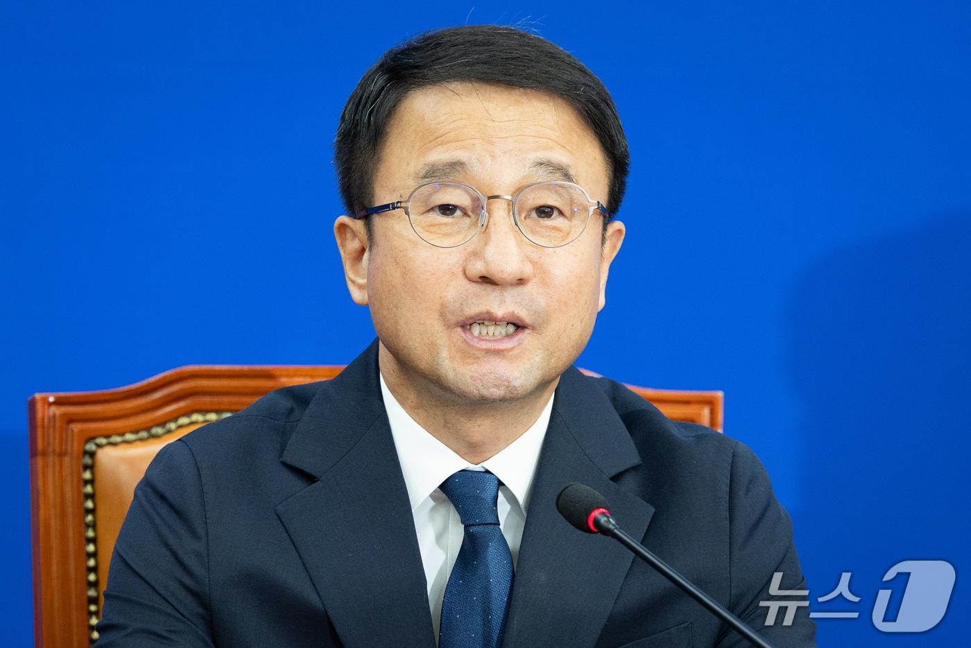 본문 이미지 - 한병도 더불어민주당 원내대표가 15일 서울 여의도 국회에서 열린 원내대책회의에서 발언하고 있다. 2026.9.15 ⓒ 뉴스1 유승관 기자