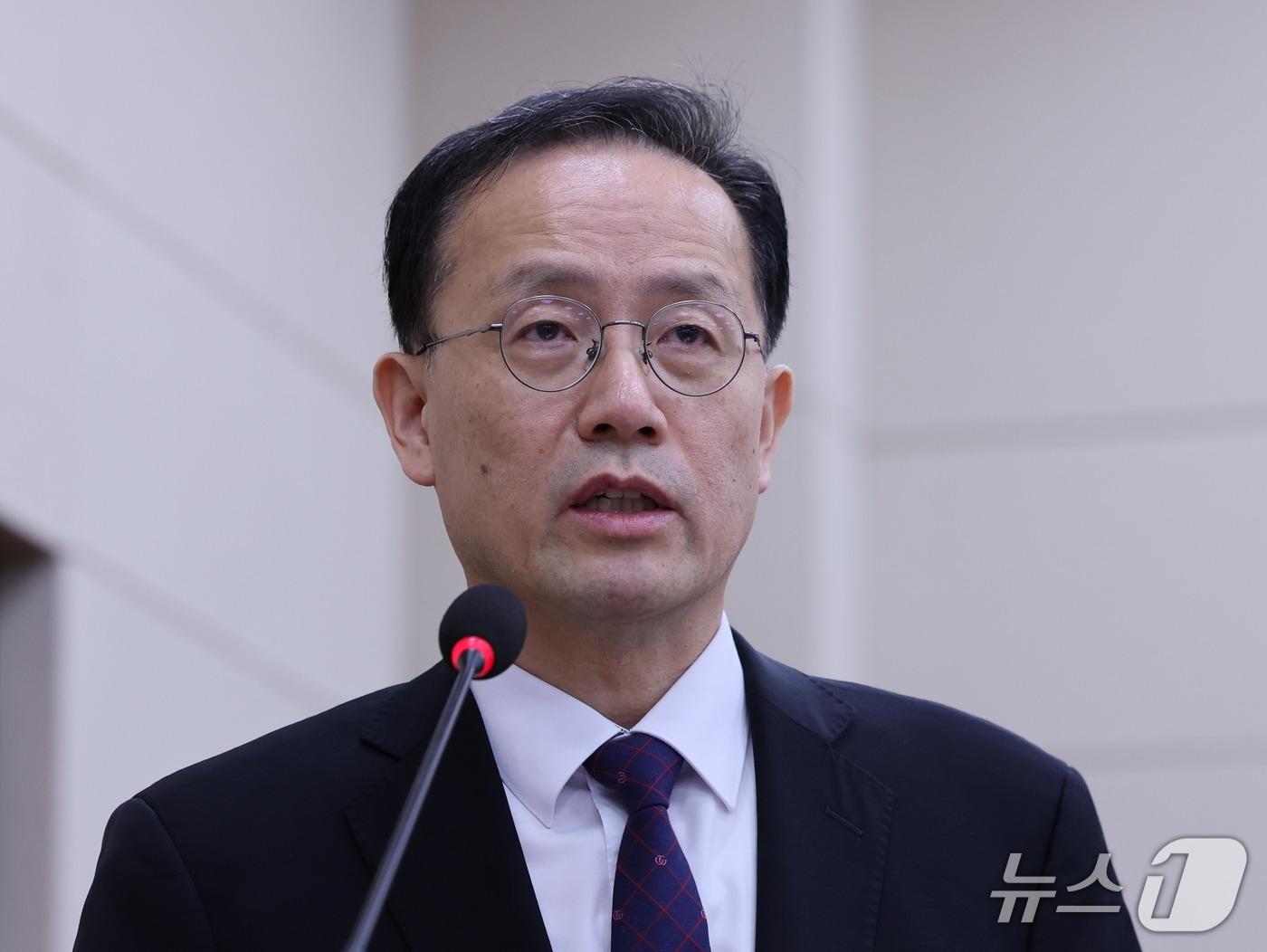 본문 이미지 - 이형일 경제부총리 겸 재정경제부 장관 후보자가 15일 서울 여의도 국회 재정경제기획위원회에서 열린 인사청문회에서 모두발언을 하고 있다. 2026.9.15 ⓒ 뉴스1 박지혜 기자