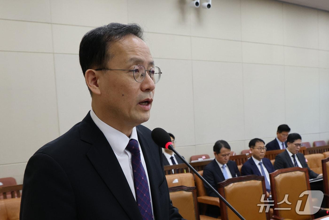 본문 이미지 - 이형일 경제부총리 겸 재정경제부 장관 후보자가 15일 서울 여의도 국회 재정경제기획위원회에서 열린 인사청문회에서 모두발언을 하고 있다. 2026.9.15 ⓒ 뉴스1 박지혜 기자