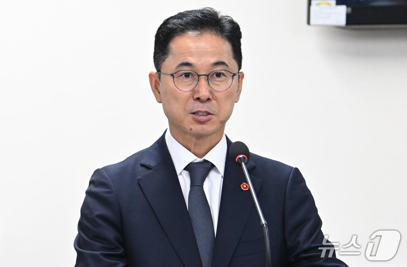 본문 이미지 - 김도영 제주특별자치도개발공사 사장 후보자가 15일 오전 제주특별자치도 제주도의회에서 열린 인사청문회에서 모두발언을 하고 있다. (제주도의회 제공, 재판매 및 DB 금지) 2026.9.15
