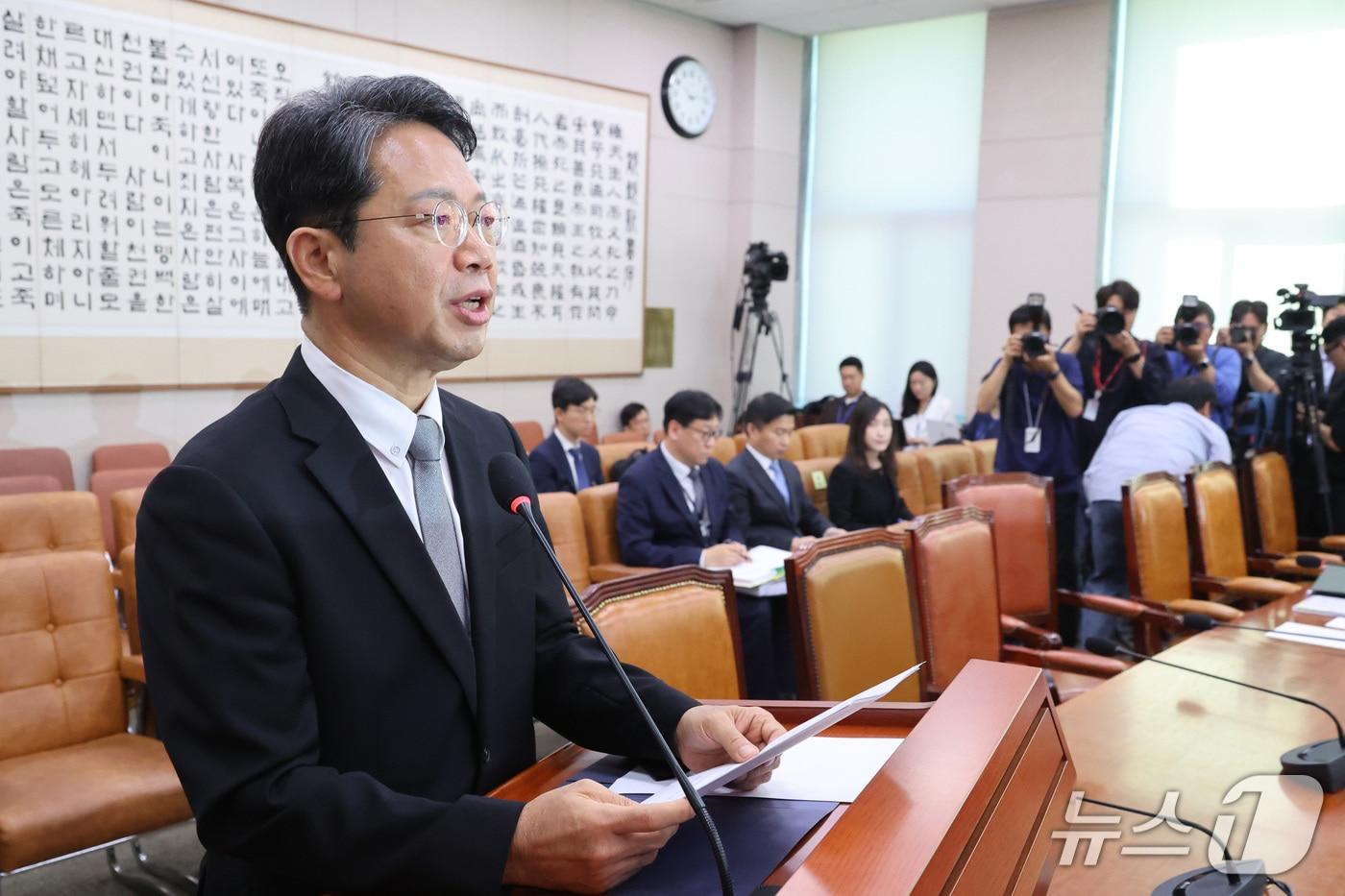 본문 이미지 - 김승원 법무부 장관 후보자가 15일 서울 여의도 국회 법제사법위원회에서 열린 인사청문회에서 인사말을 하고 있다. 2026.9.15 ⓒ 뉴스1 신웅수 기자
