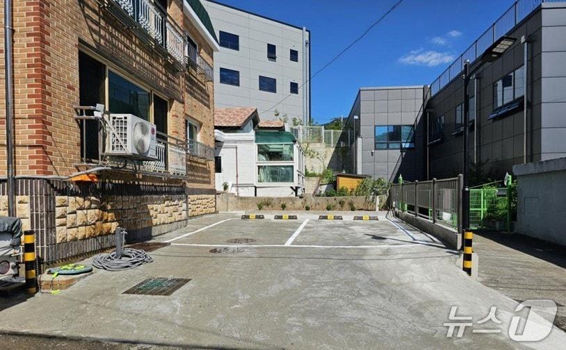 본문 이미지 - 다세대주택 주차장 조성.(안산시 제공)