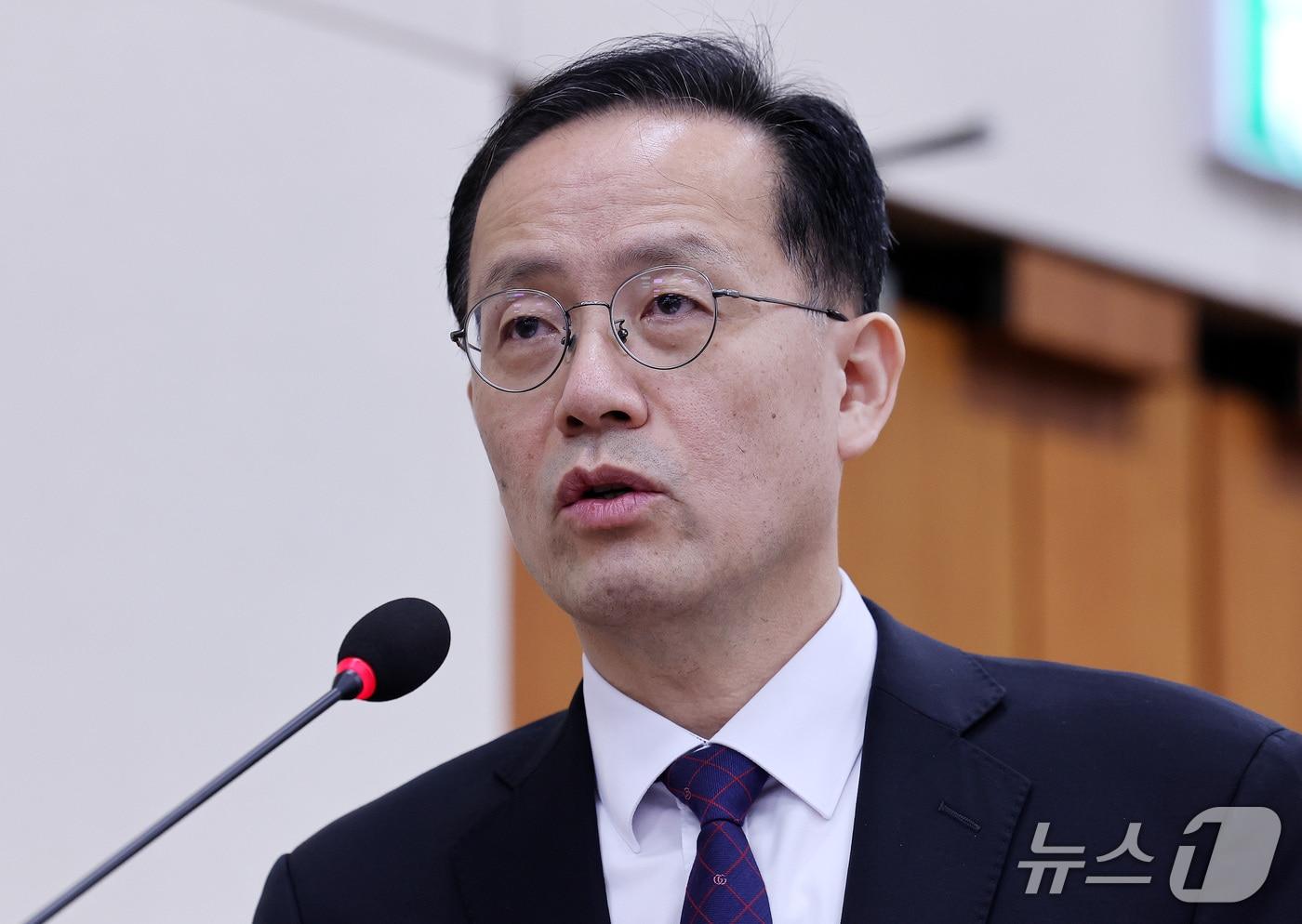 본문 이미지 - 이형일 부총리 겸 재정경제부 장관 후보자가 15일 서울 여의도 국회에서 열린 인사청문회에서 모두발언을 하고 있다. ⓒ 뉴스1 박지혜 기자