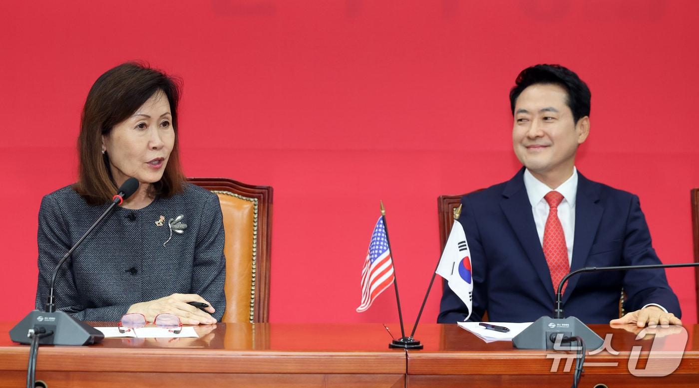 본문 이미지 - 미셸 스틸 주한미국대사가 15일 서울 여의도 국회를 찾아 장동혁 국민의힘 대표를 예방, 인사말을 하고 있다. 2026.9.15 ⓒ 뉴스1 황기선 기자