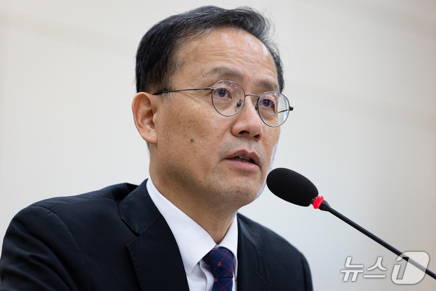본문 이미지 - 이형일 부총리 겸 재정경제부 장관 후보자가 15일 서울 여의도 국회 재정경제기획위원회 인사청문회에 출석해 의원 질의에 답하고 있다. 2026.9.15 ⓒ 뉴스1 유승관 기자
