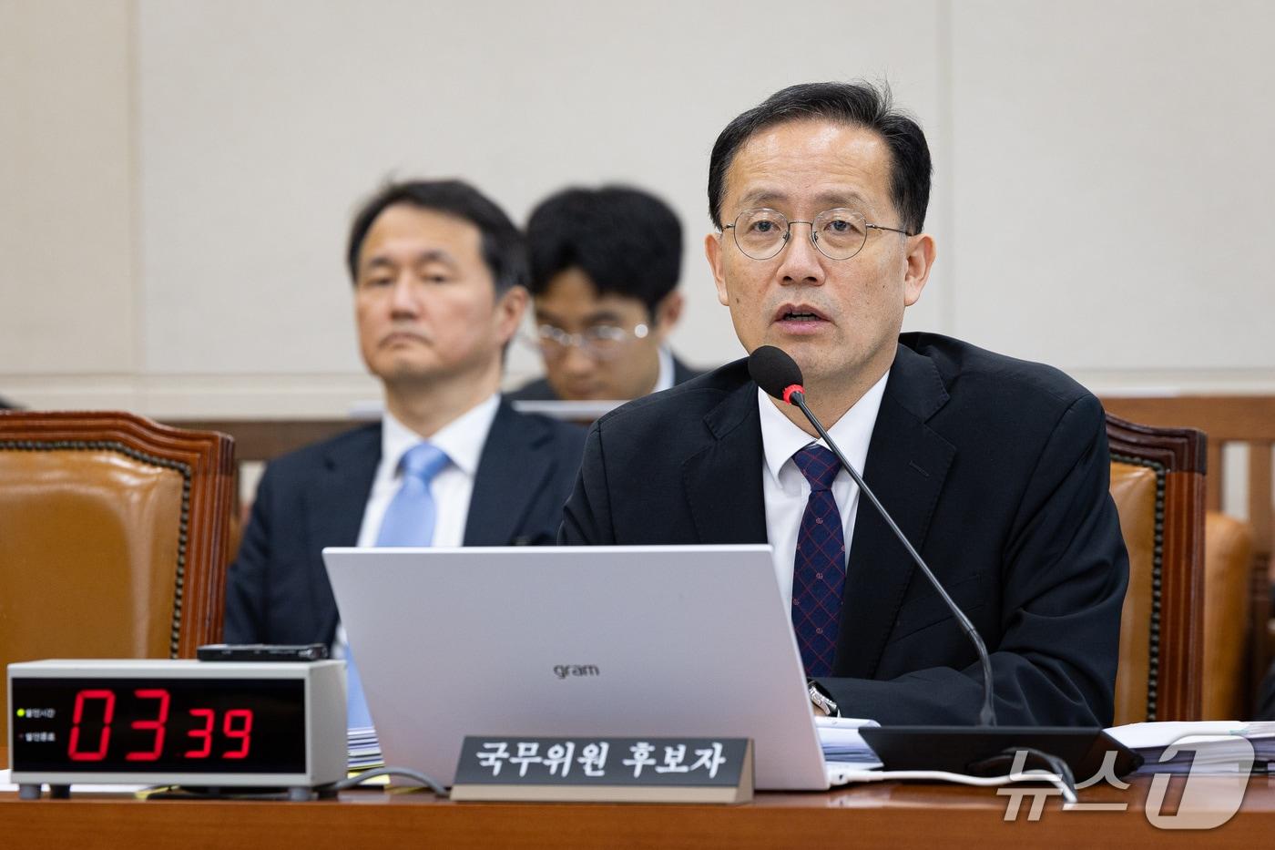 본문 이미지 - 이형일 부총리 겸 재정경제부 장관 후보자가 15일 서울 여의도 국회 재정경제기획위원회 인사청문회에 출석해 의원 질의에 답하고 있다. 2026.9.15 ⓒ 뉴스1 유승관 기자