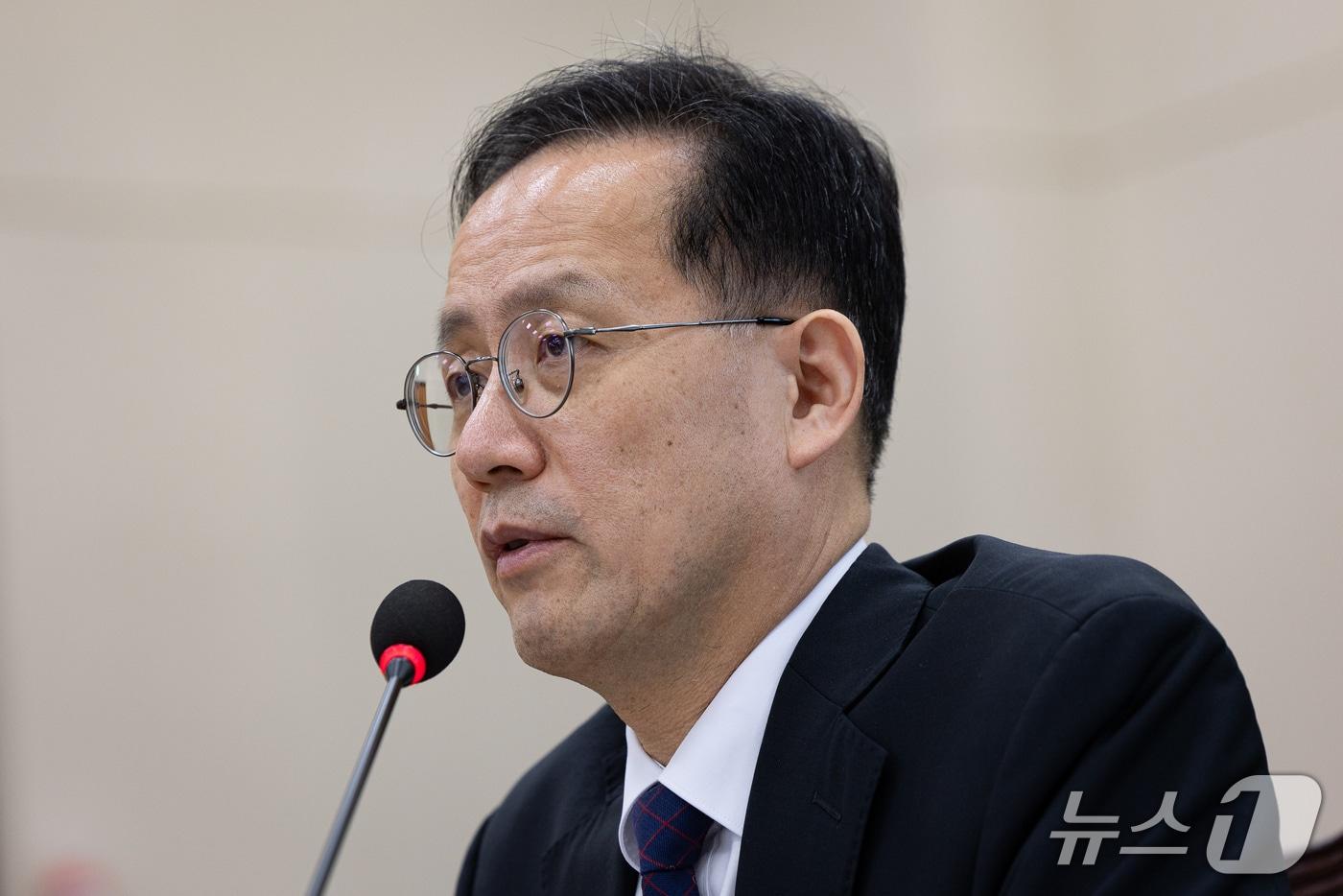 본문 이미지 - 이형일 부총리 겸 재정경제부 장관 후보자가 15일 서울 여의도 국회 재정경제기획위원회 인사청문회에 출석해 의원 질의에 답하고 있다. 2026.9.15 ⓒ 뉴스1 유승관 기자