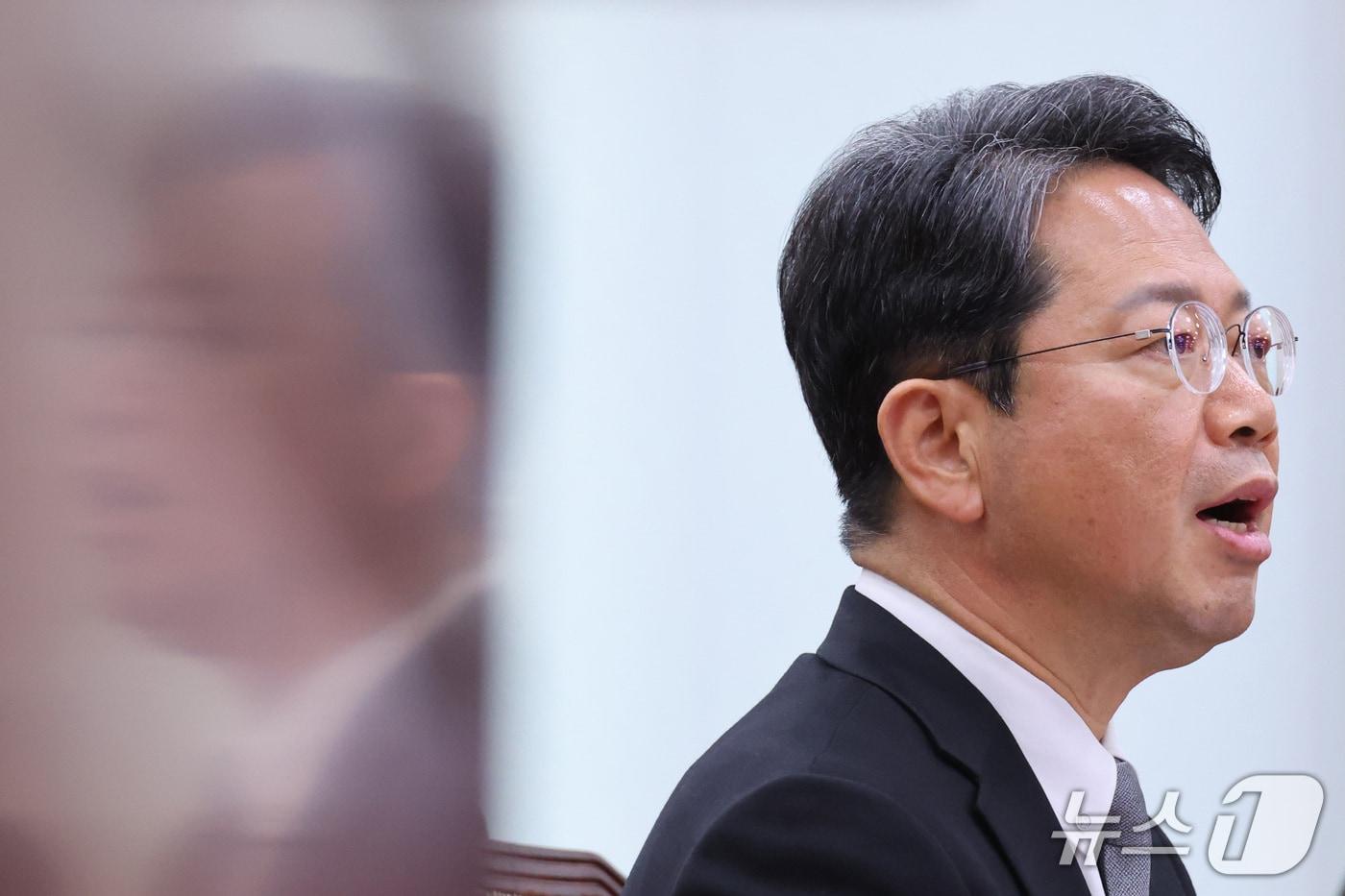 본문 이미지 - 김승원 법무부 장관 후보자가 15일 서울 여의도 국회 법제사법위원회에서 열린 인사청문회에서 의원 질의에 답변하고 있다. 2026.9.15 ⓒ 뉴스1 신웅수 기자