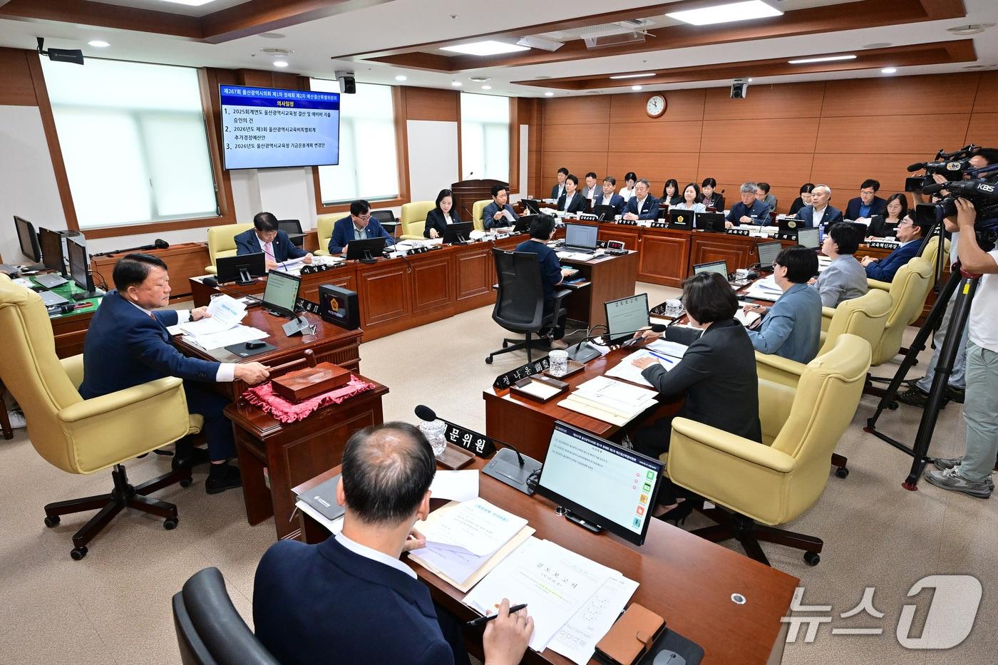 본문 이미지 - 울산시의회 예산결산특별위원회가 15일 제3회 울산시교육청 추가경정예산안에 대한 계수조정을 진행하고 있다.(울산시의회 제공. 재판매 및 DB 금지)/뉴스1