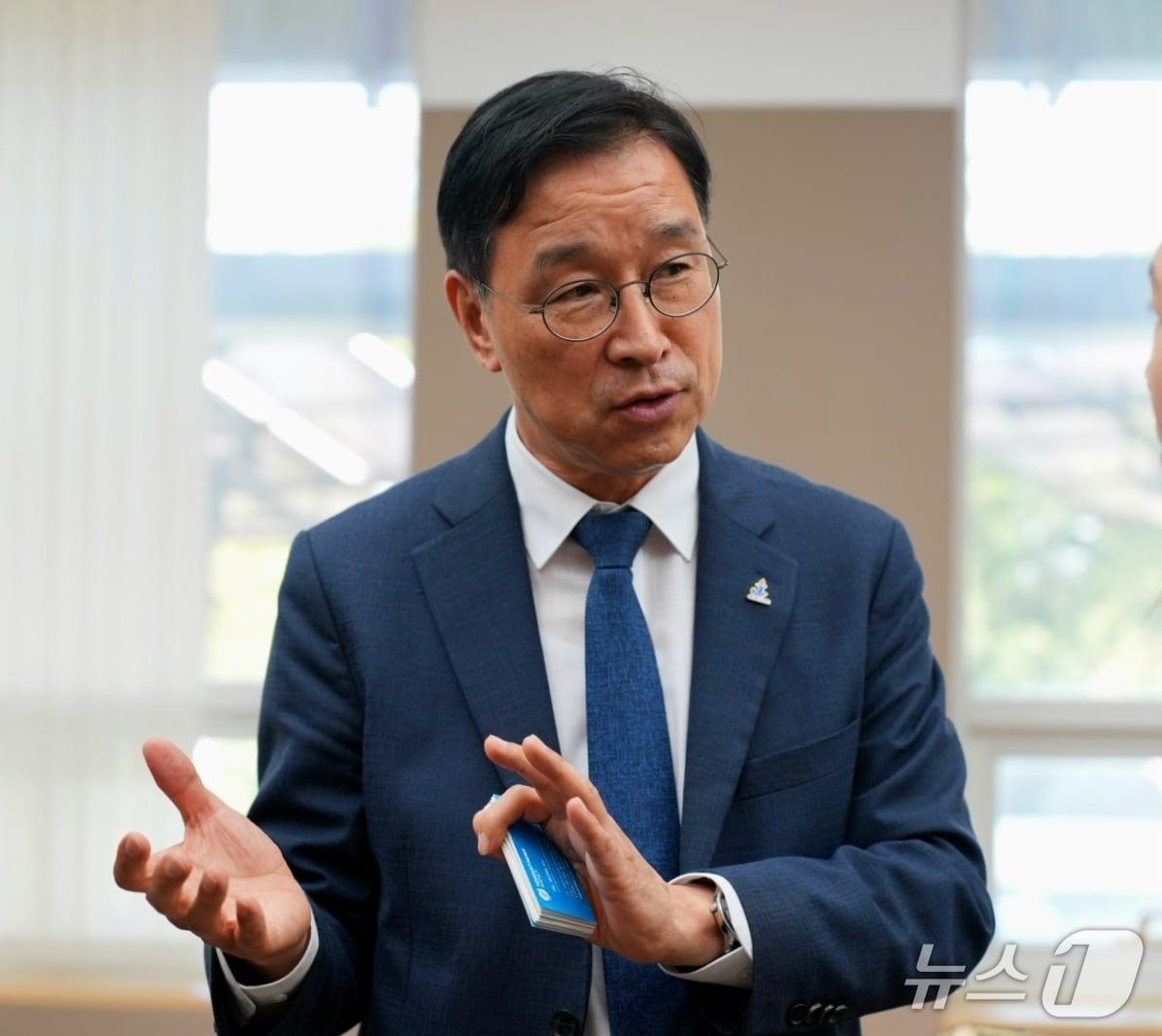 본문 이미지 - 위성곤 제주도지사가 15일 제주 서귀포 제주국제컨벤션센터(ICC 제주)에서 뉴스1과 이야기나누고 있다. ⓒ 뉴스1 황덕현 기자