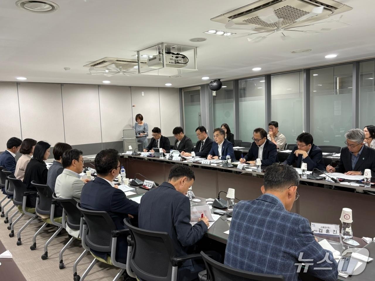 본문 이미지 - 충북도 국민성장펀드 추진단 회의.(충북도 제공. 재판매 및 DB 금지) 2026.9.15/뉴스1