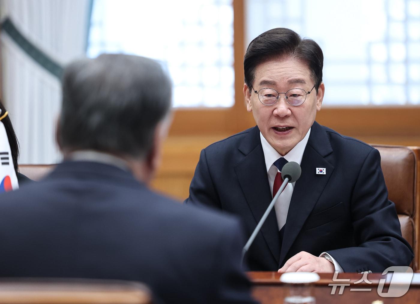 본문 이미지 - 이재명 대통령이 16일 청와대에서 열린 에모말리 라흐몬 타지키스탄 대통령과의 정상회담에서 발언하고 있다. (청와대통신사진기자단) 2026.9.16 ⓒ 뉴스1 이재명 기자