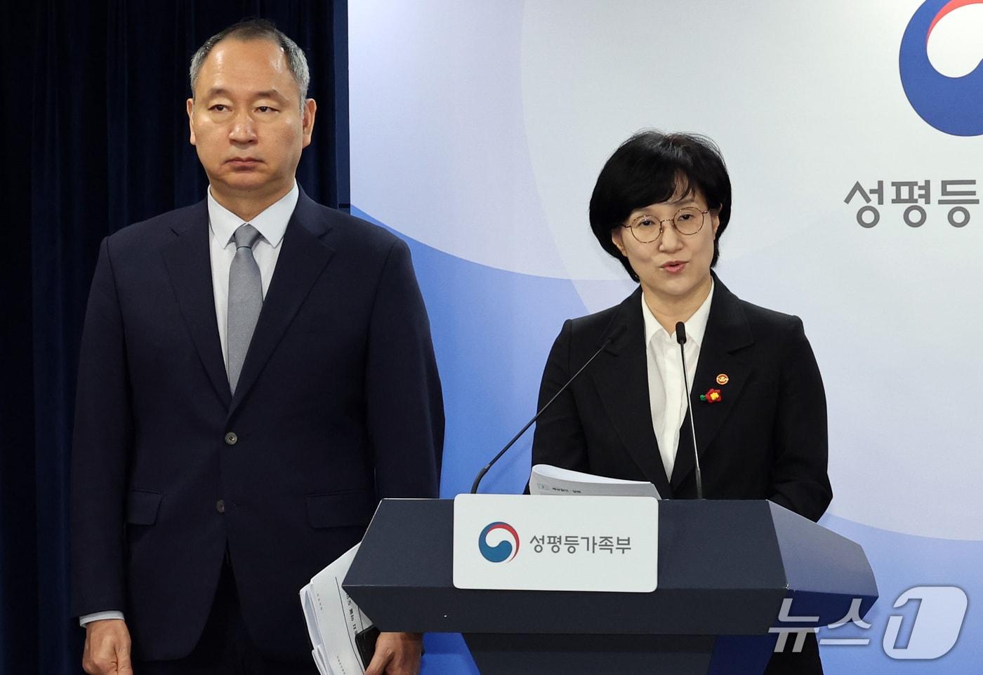 본문 이미지 - 원민경 성평등가족부 장관이 16일 서울 종로구 정부서울청사에서 임신중지 약물 도입 방안을 발표하고 있다. 2026.9.16 ⓒ 뉴스1 이종덕 기자