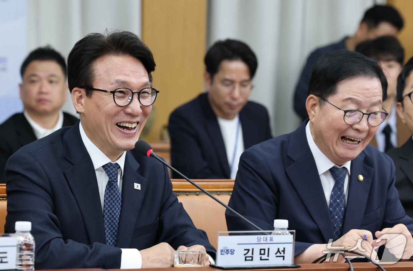 본문 이미지 - 김민석 더불어민주당 대표가 16일 대전시청에서 열린 민주당-대전시 예산정책협의회에서 인사말을 하고 있다. 2026.9.16 ⓒ 뉴스1 김기태 기자