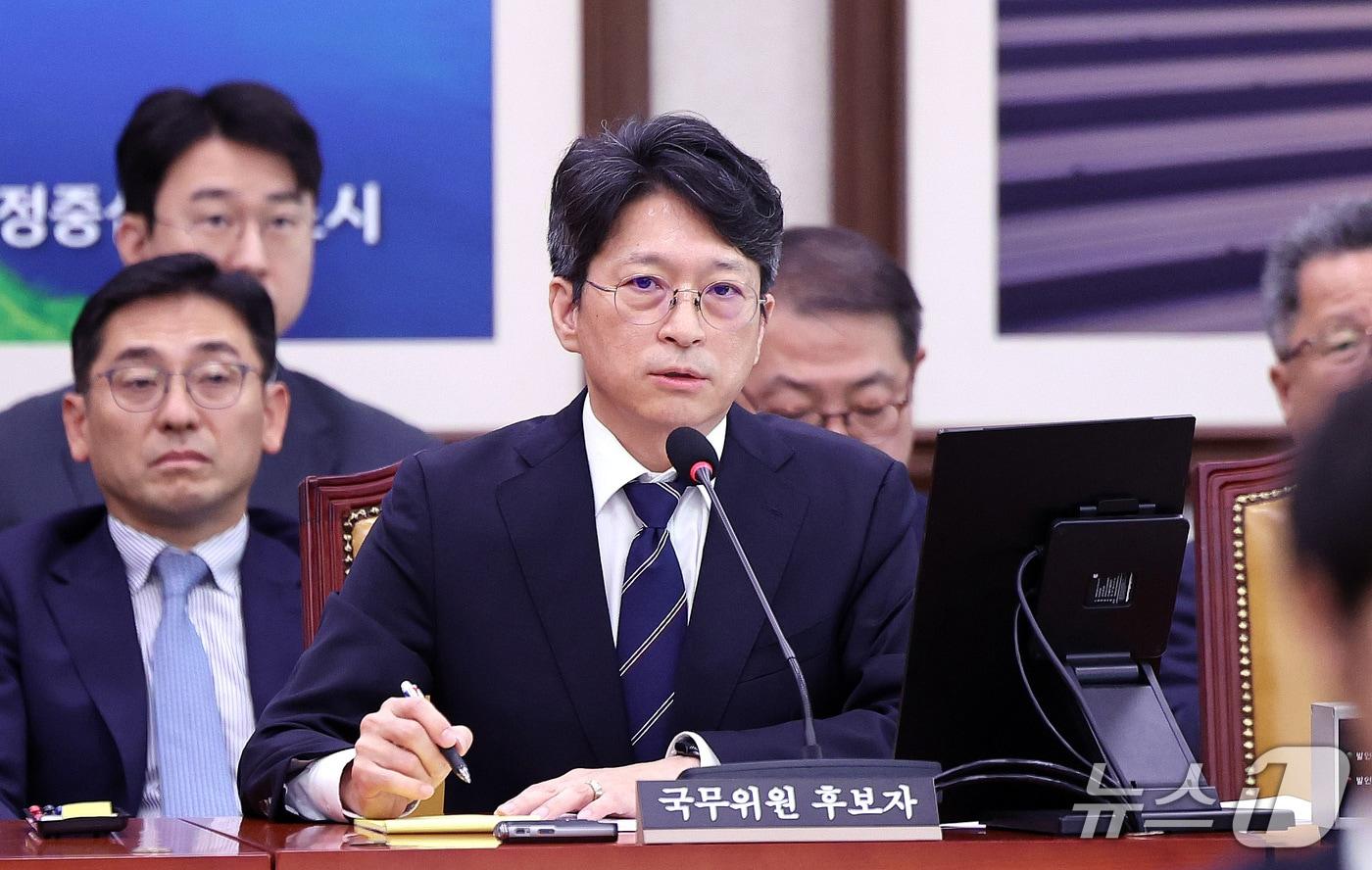 본문 이미지 - 홍지선 국토교통부 장관 후보자가 16일 서울 여의도 국회에서 열린 인사청문회에서 의원들의 질의에 답하고 있다. ⓒ 뉴스1 박지혜 기자