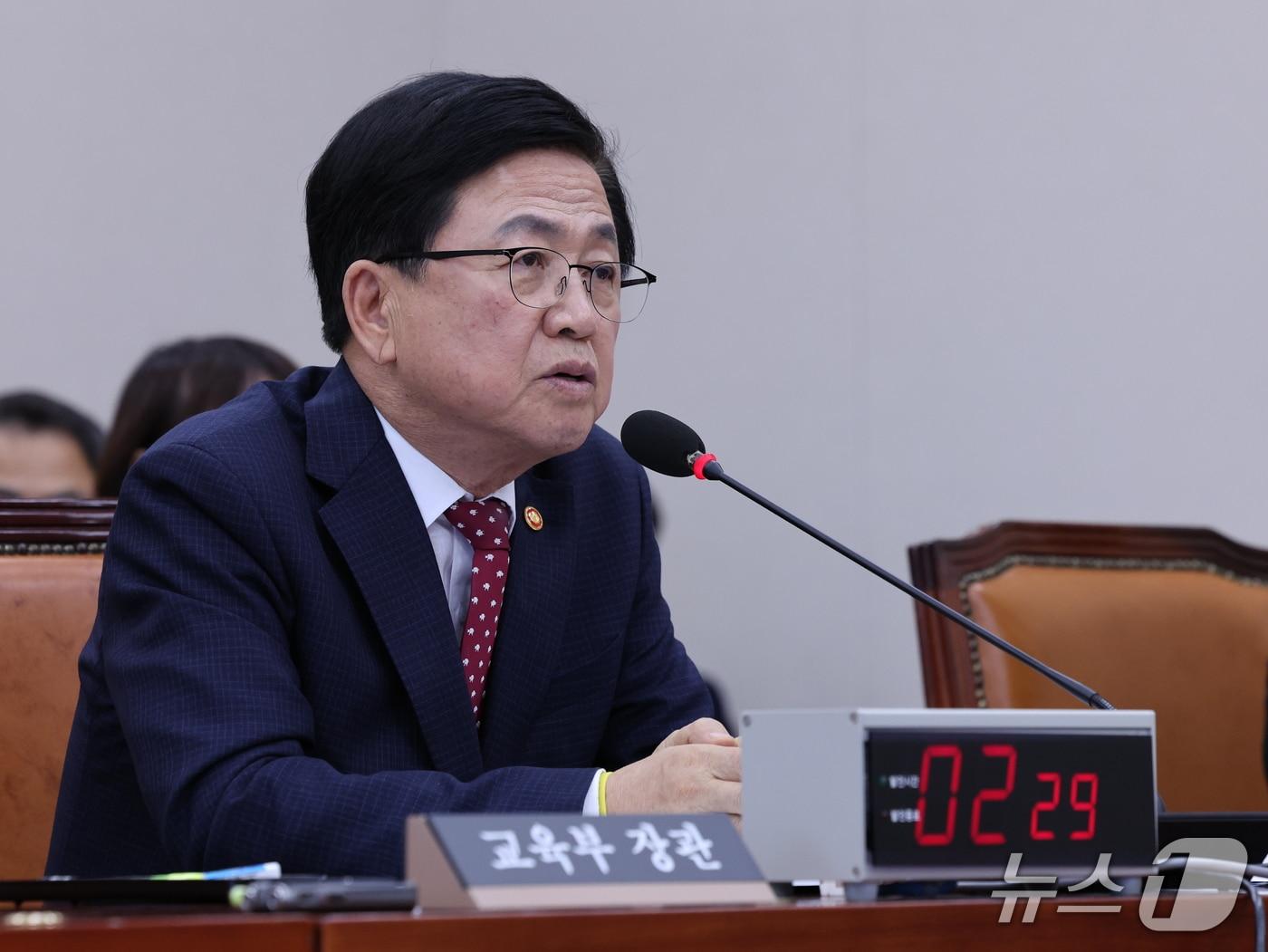본문 이미지 - 최교진 교육부 장관이 16일 서울 여의도 국회에서 열린 교육위원회 전체회의에서 발언하고 있다.  2026.9.16 ⓒ 뉴스1 박지혜 기자
