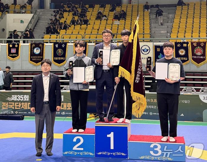 본문 이미지 - 국방부장관기 전국단체대항 태권도대회 시상식 모습.(독자 제공. 재판매 및 DB 금지)