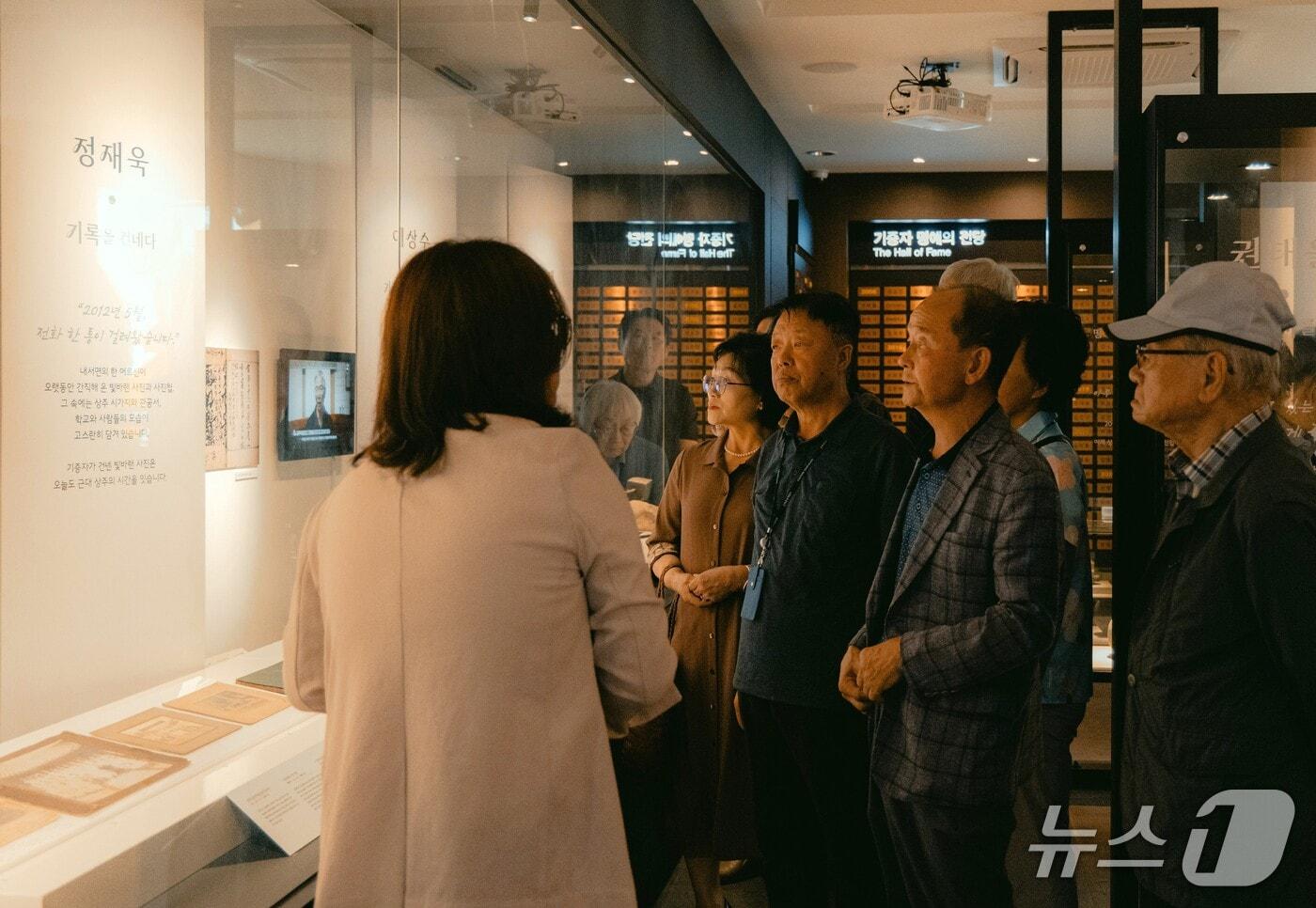 본문 이미지 - 경북 상주박물관은 17일 기증유물실에서 ‘당신이 건넨 시간, 상주의 역사가 되다’ 전시를 내년 3월 1일까지 연다. (상주시 제공. 재판매 및 DB금지) /뉴스1