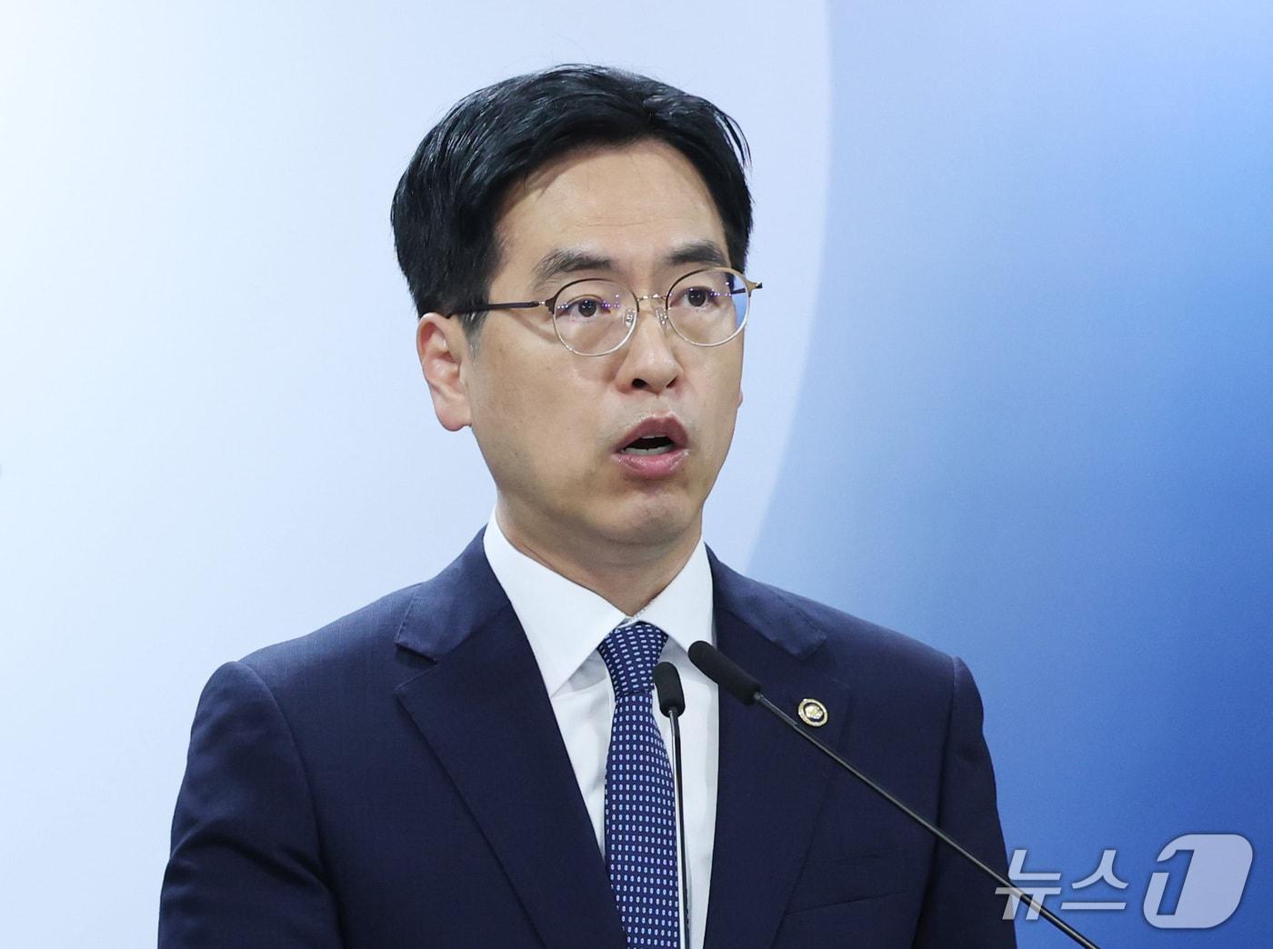 본문 이미지 - 김민재 중대범죄수사청 개청준비단장이 17일 서울 종로구 정부서울청사에서 초대 중수청장 후보자에 대한 브리핑을 하고 있다. 2026.9.17 ⓒ 뉴스1 이종덕 기자