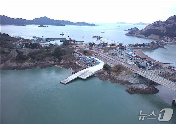 본문 이미지 - 전북 군산시 옥도면 장자도 선착장.(군산시 제공. 재판매 및 DB 금지)