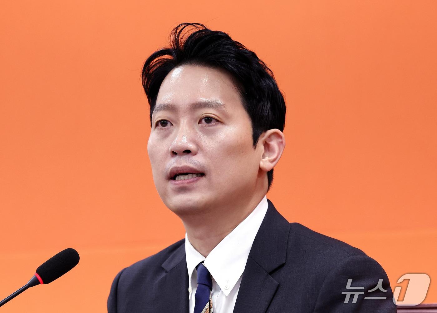 본문 이미지 - 이기인 개혁신당 비상대책위원장이 17일 서울 여의도 국회에서 첫 번째 당 쇄신안을 발표하고 있다. 2026.9.17 ⓒ 뉴스1 박지혜 기자
