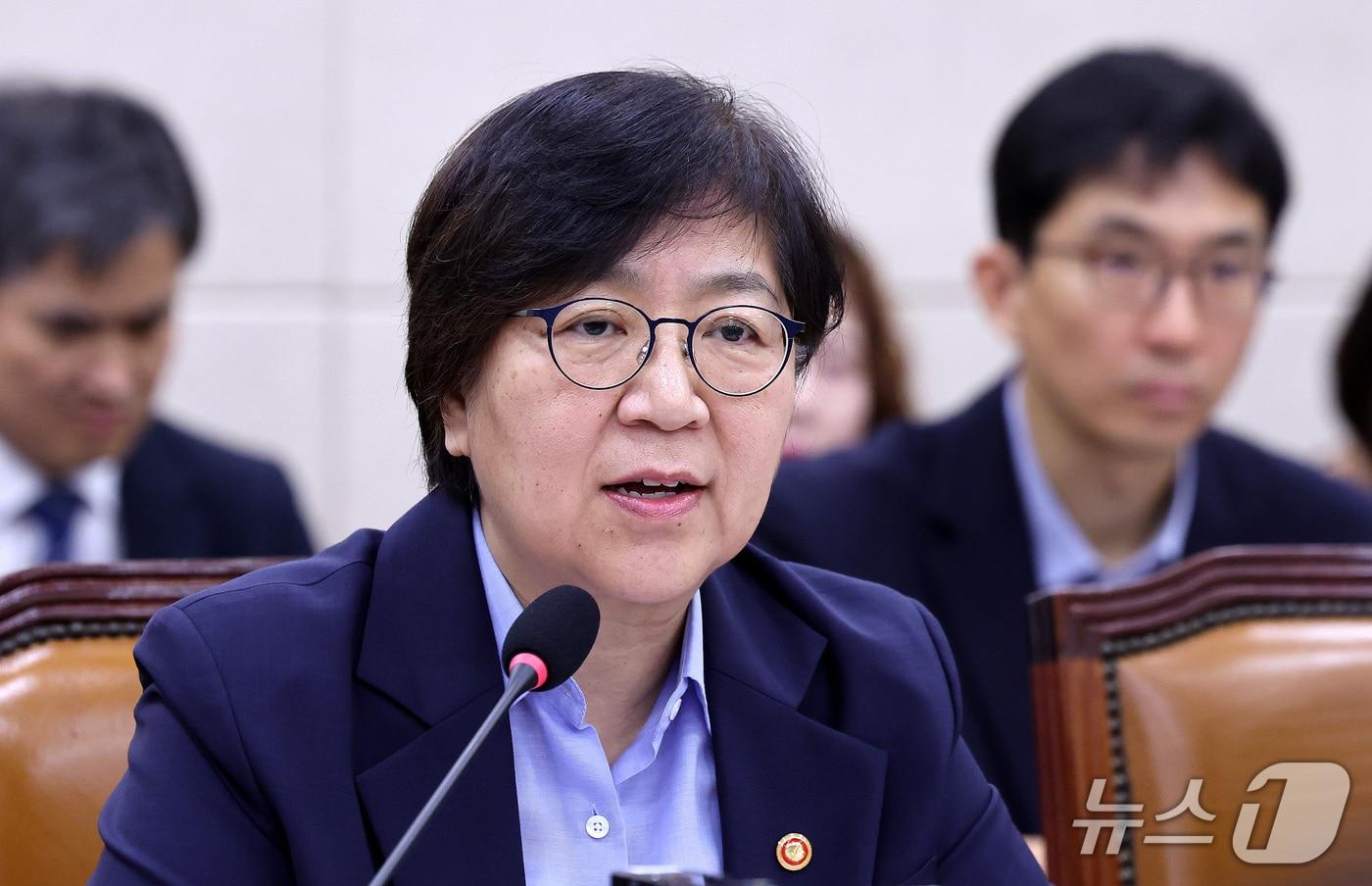 본문 이미지 - 정은경 보건복지부 장관이 17일 서울 여의도 국회에서 열린 보건복지위원회 전체회의에서 의원들의 질의에 답하고 있다. 2026.9.17 ⓒ 뉴스1 박지혜 기자