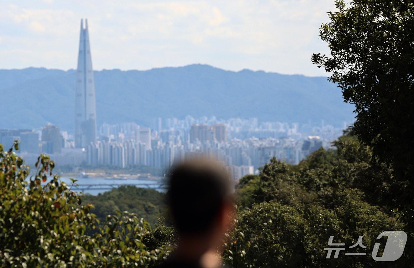 본문 이미지 - 17일 서울 남산에서 바라본 서울 아파트 단지 모습. 2026.9.17 ⓒ 뉴스1 오대일 기자