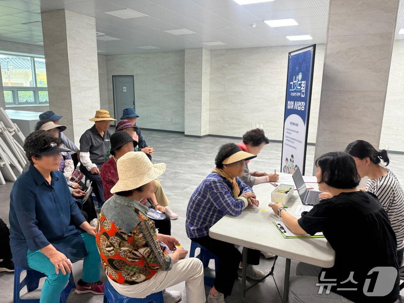 본문 이미지 - 경북 안동시는 9월부터 갑작스러운 위기로 끼니 해결이 어려운 시민을 돕는 ‘그냥드림’ 사업을 주 2회에서 3회로 확대 운영하고 한다.(안동시 제공. 재판매 및 DB 금지) /뉴스1
