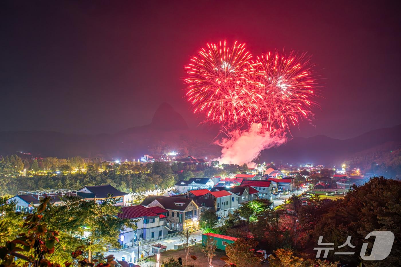 본문 이미지 - 전북 진안군의 대표축제인 '2026 홍삼축제'가 오는 18일 마이산 북부 일원에서 개막한다.(진안군 제공, 재판매 및 DB 금지)2026.9.17/뉴스1
