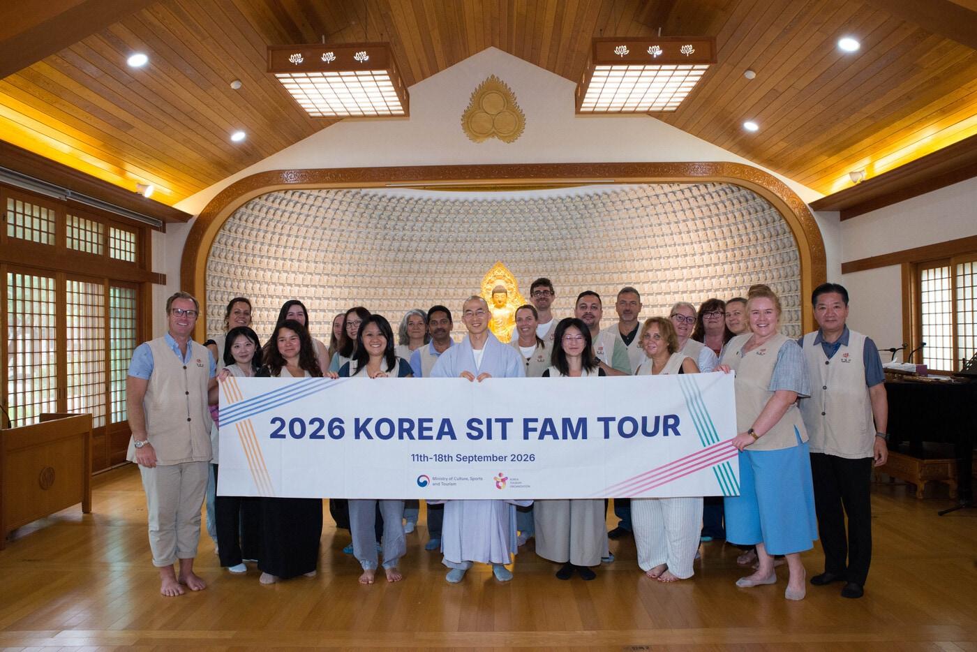 본문 이미지 - 구미대양주 신흥시장 유력 여행사 바이어 20명이 구미대양주 관광객서울 길상사에서 당일형 템플스테이(스님과의 차담. 명상. 발우공양)을 체험했다.(한국관광공사 제공)