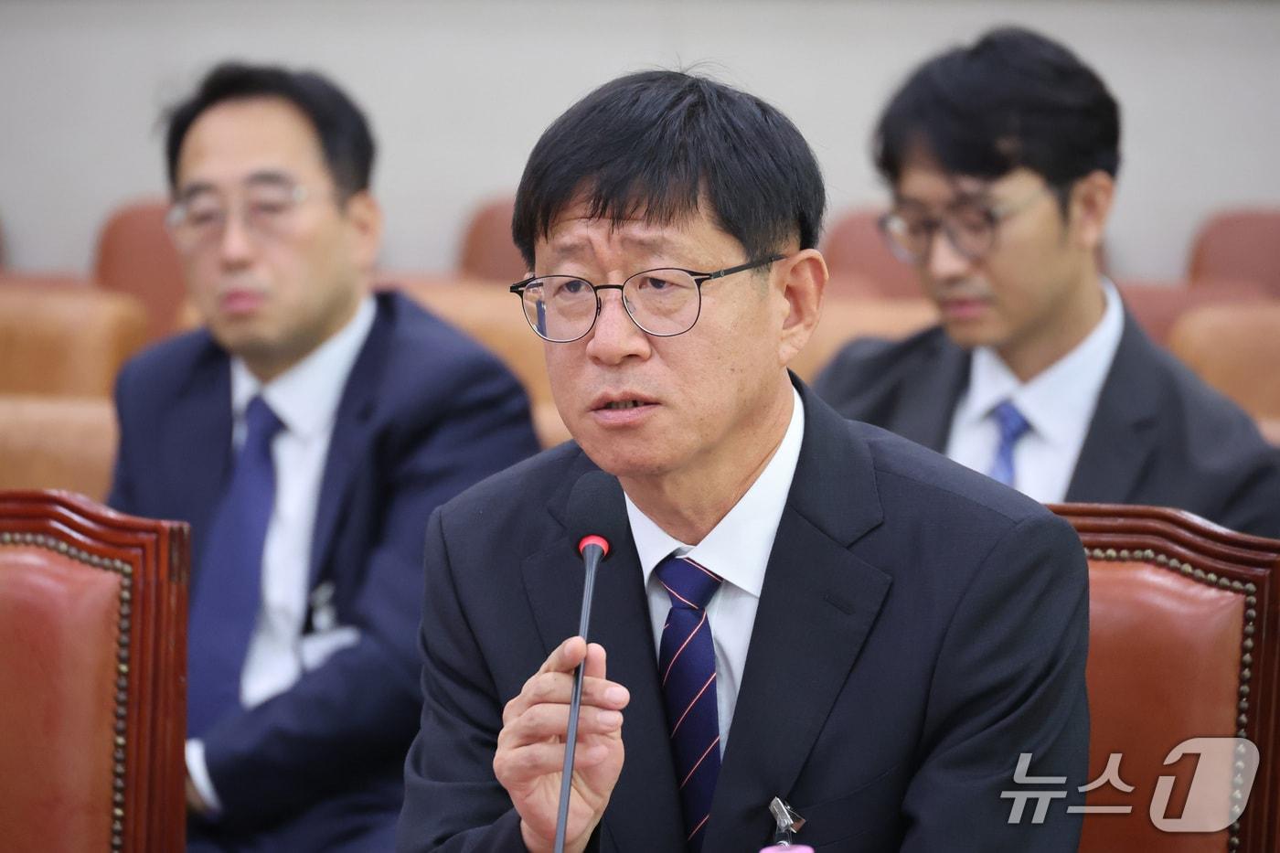 본문 이미지 - 최길수 특별감찰관 후보자가 18일 서울 여의도 국회 법제사법위원회에서 열린 인사청문회에서 의원 질의에 답변하고 있다. 2026.9.18 ⓒ 뉴스1 신웅수 기자