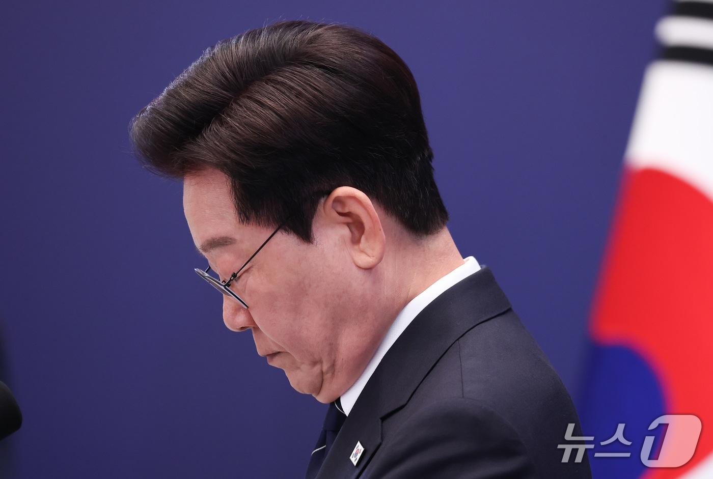 본문 이미지 - 이재명 대통령이 18일 청와대 영빈관에서 열린 현안 기자회견에서 기자들의 질문을 듣고 있다. (청와대통신사진기자단) 2026.9.18 ⓒ 뉴스1 허경 기자