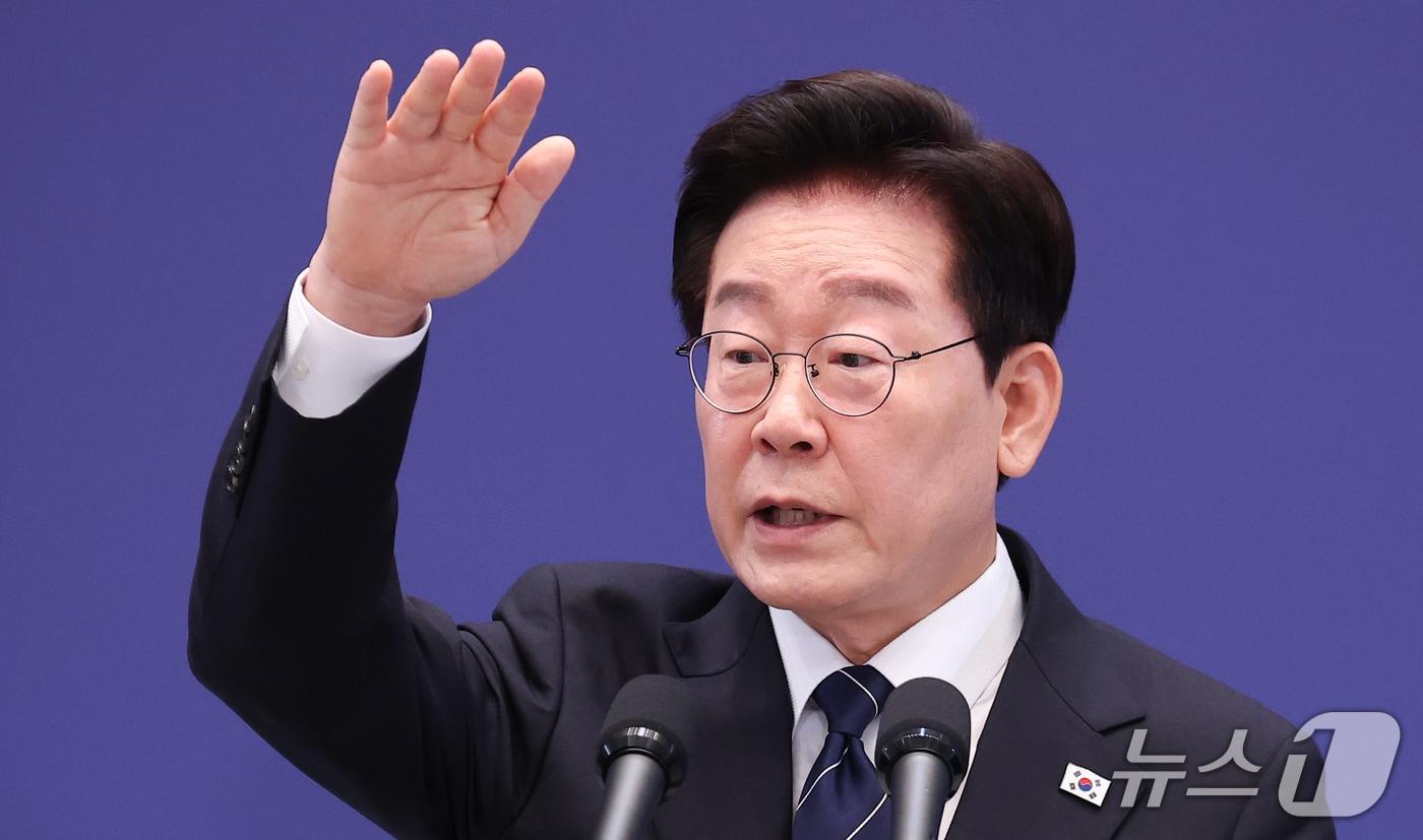 본문 이미지 - 이재명 대통령이 18일 청와대 영빈관에서 열린 현안 기자회견에서 발언하고 있다. (청와대통신사진기자단) 2026.9.18 ⓒ 뉴스1 허경 기자