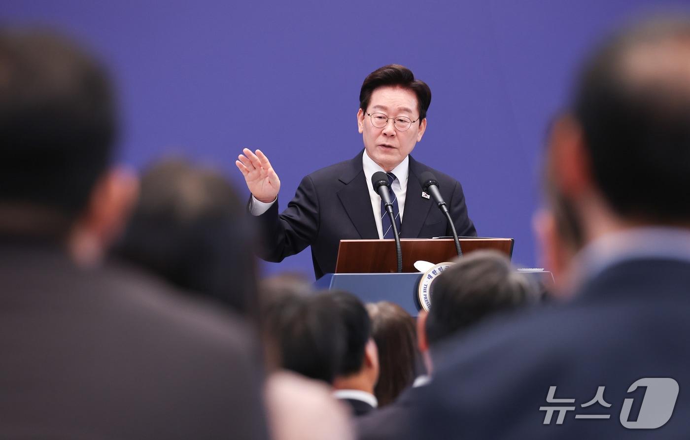 본문 이미지 - 이재명 대통령이 18일 청와대 영빈관에서 열린 현안 기자회견에서 발언하고 있다. (청와대통신사진기자단) 2026.9.18 ⓒ 뉴스1 허경 기자