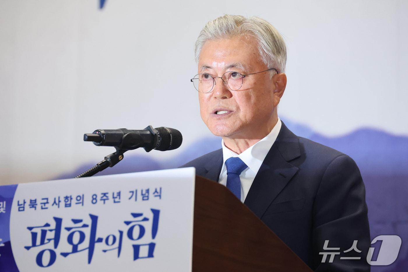 본문 이미지 - 문재인 전 대통령이 서울 여의도 국회 의원회관에서 열린 9.19 평양공동선언 및 남북군사합의 8주년 기념식에서 기조연설을 하고 있다. 2026.9.18 ⓒ 뉴스1 신웅수 기자
