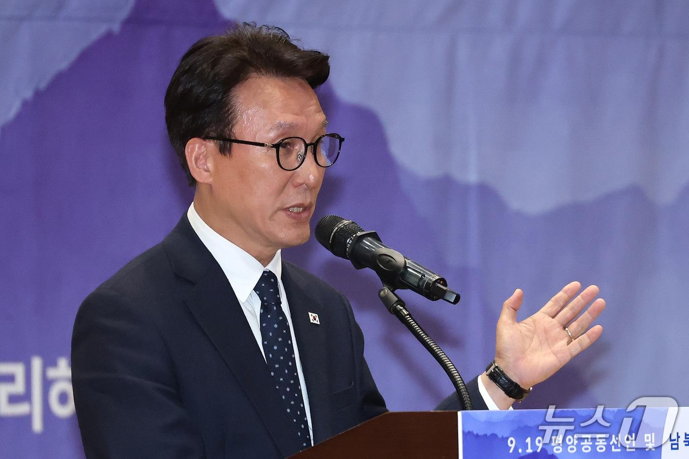 본문 이미지 - 김민석 더불어민주당 대표가 18일 서울 여의도 국회 의원회관에서 열린 9.19 평양공동선언 및 남북군사합의 8주년 기념식에서 축사를 하고 있다. 2026.9.18 ⓒ 뉴스1 신웅수 기자