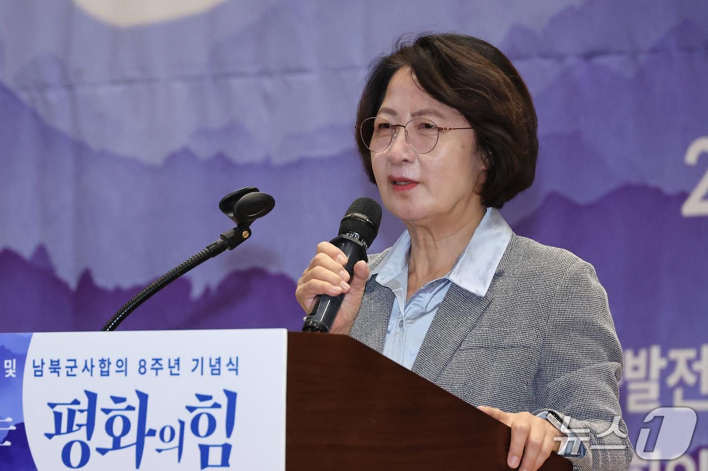 본문 이미지 - 추미애 경기도지사가 18일 서울 여의도 국회 의원회관에서 열린 9.19 평양공동선언 및 남북군사합의 8주년 기념식에서 축사를 하고 있다. 2026.9.18 ⓒ 뉴스1 신웅수 기자