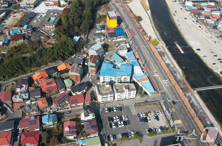 본문 이미지 - 부용 자연재해위험개선지구 정비사업 대상지 드론 촬영.(영동군 제공. 재판매 및 DB 금지) 2026.9.19/뉴스1