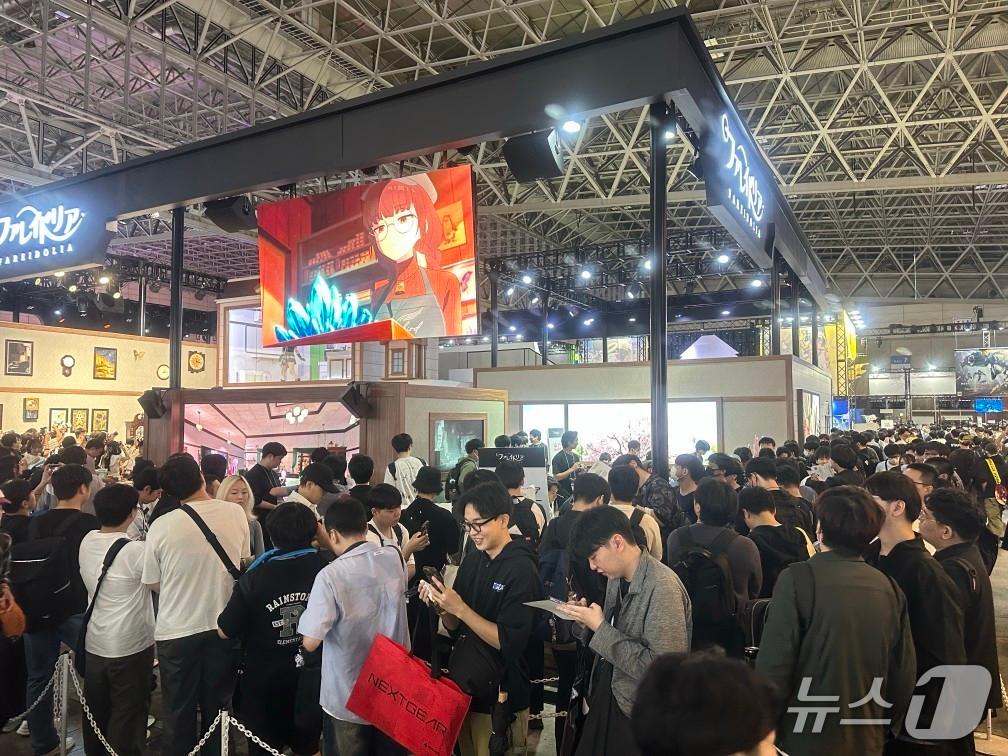 본문 이미지 - 넥슨 파레이돌리아 TGS 2026 부스에  퍼블릭데이 첫날이 19일 다수의 인파가 몰렸다.(넥슨 제공)/뉴스1