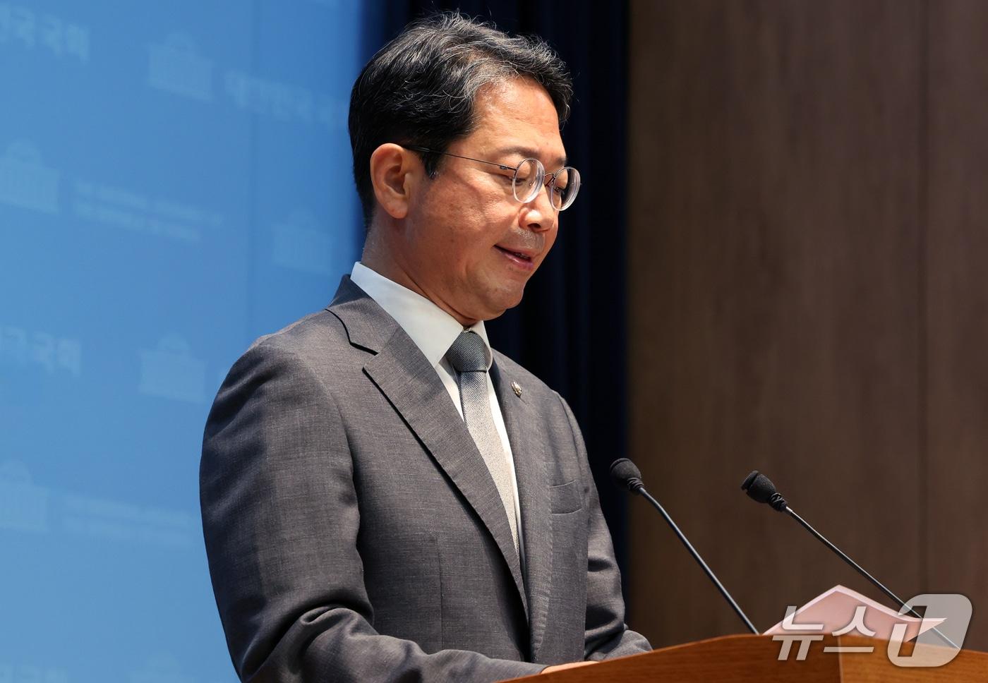 본문 이미지 - 김승원 법무부 장관 후보자가 19일 서울 영등포구 여의도 국회 소통관에서 후보자직 사퇴 기자회견을 하고 있다. 2026.9.19 ⓒ 뉴스1 김진환 기자