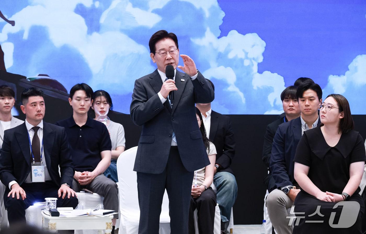 본문 이미지 - 이재명 대통령이 19일 청와대 영빈관에서 열린 청년 오픈마이크에서 발언을 하고 있다. (청와대통신사진기자단) 2026.9.19 ⓒ 뉴스1 이재명 기자