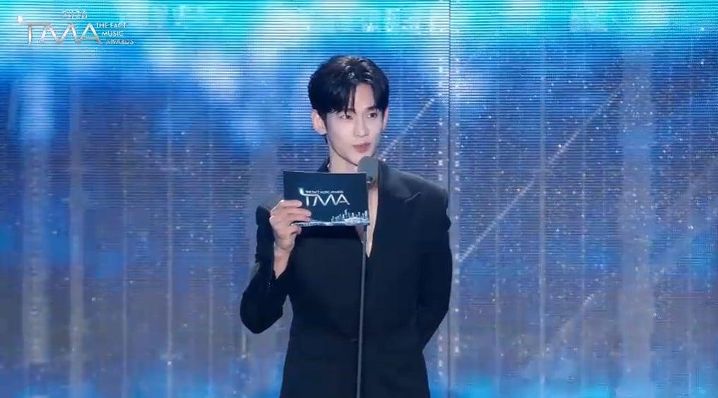 본문 이미지 - 네이버 치지직 '2026 더팩트 뮤직 어워즈' 중계 영상 캡처