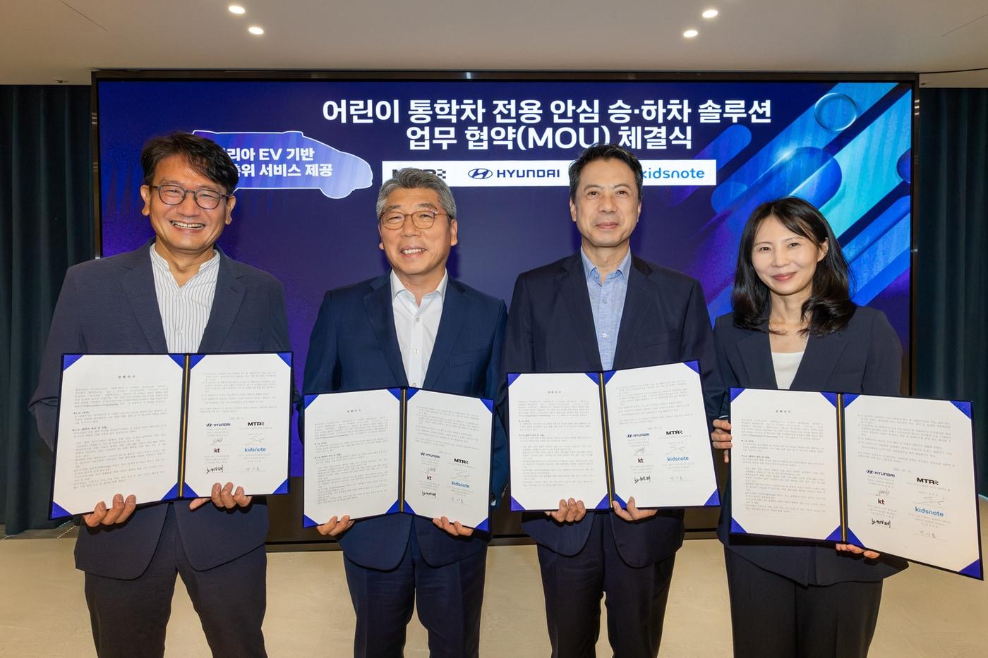 본문 이미지 - KT는 현대자동차, 특장 모빌리티 전문기업 MTR, 스마트 알림장 플랫폼 기업 키즈노트와 '어린이 통학차 전용 안심 승·하차 설루션 개발을 위한 업무협약'(MOU)을 체결했다고 2일 밝혔다.(KT 제공)