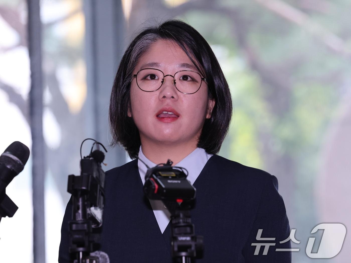 본문 이미지 - 용혜인 성평등가족부 장관 후보자가 2일 오전 서울 서대문구 한국청소년활동진흥원에 마련된 인사청문회 준비사무실로 첫 출근하고 있다. 2026.9.2 ⓒ 뉴스1 박지혜 기자