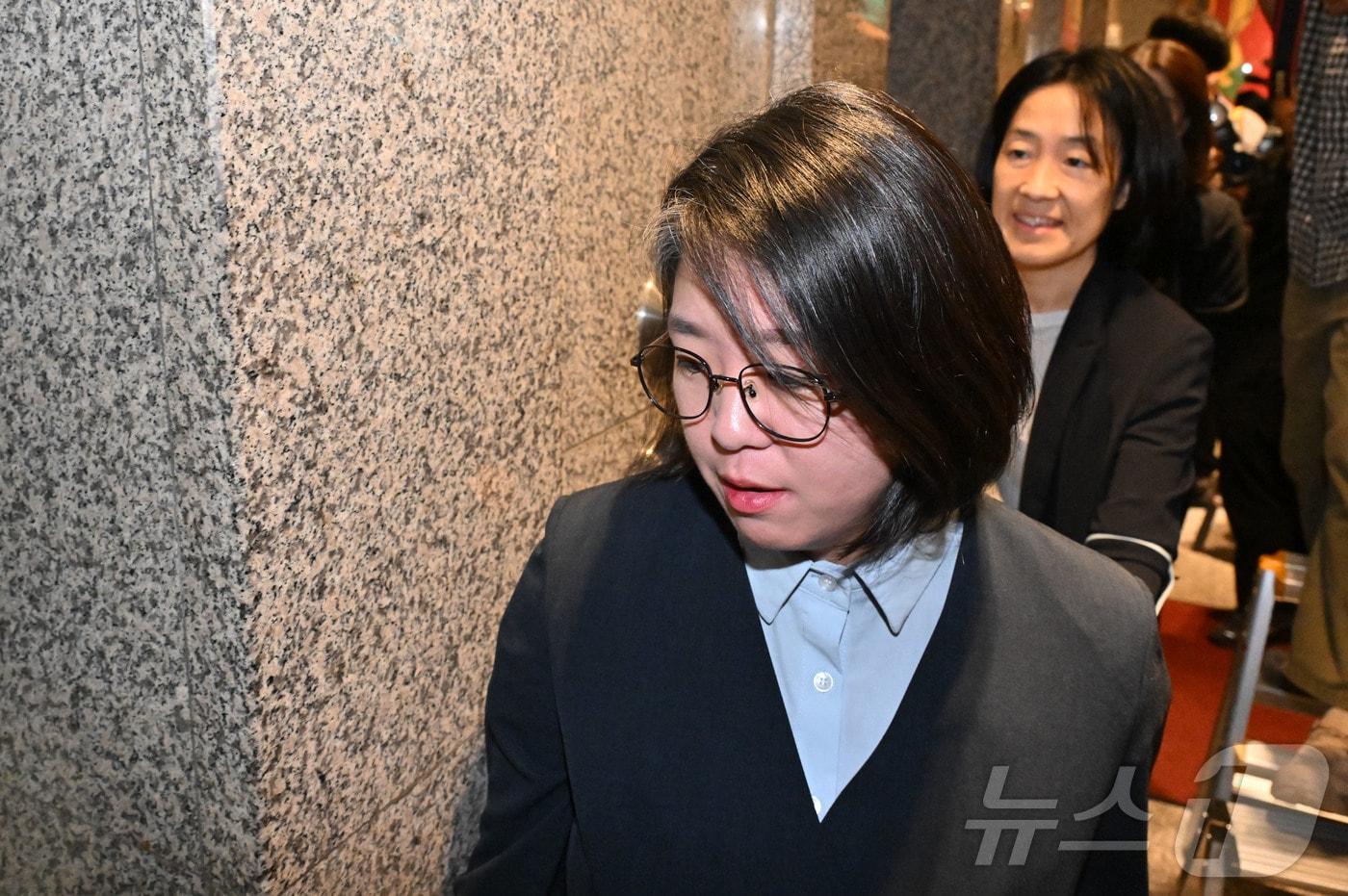 본문 이미지 - 용혜인 성평등가족부 장관 후보자가 2일 오전 서울 서대문구 한국청소년활동진흥원에 마련된 인사청문회 준비사무실로 첫 출근하고 있다. (공동취재) 2026.9.2 ⓒ 뉴스1 박지혜 기자