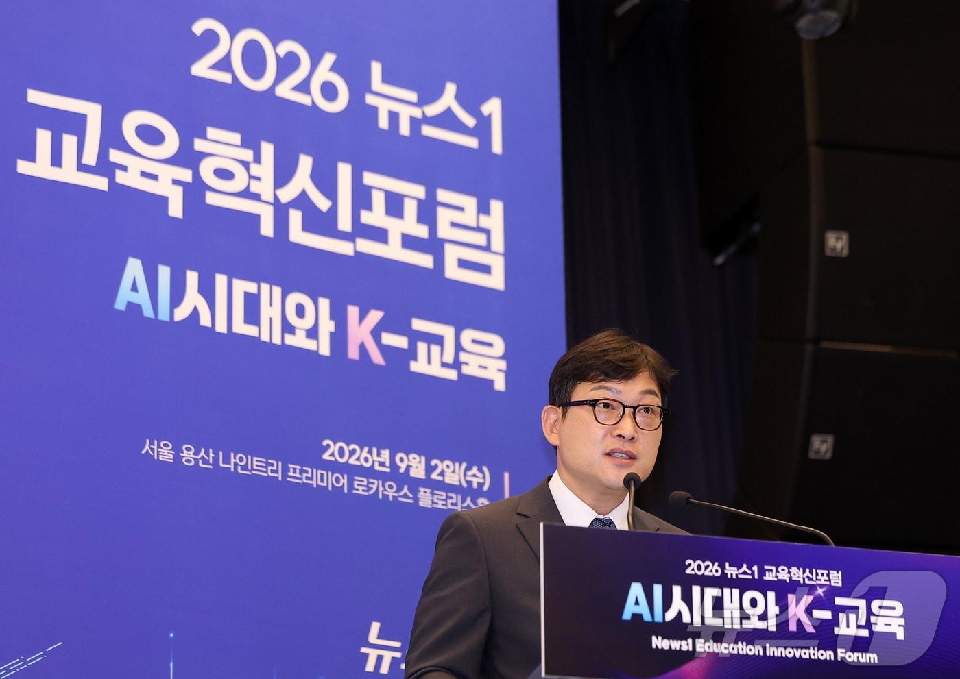 본문 이미지 - 이해선 서울시 평생교육국장이 2일 서울 용산구 나인트리 프리미어 로카우스 호텔에서 'AI시대와 K-교육'이라는 주제로 열린 2026 뉴스1 교육혁신포럼에서 '배움의 사다리를 넘어, 미래를 여는 동행학습플랫폼 서울런'에 대해 강연하고 있다. 2026.9.2 ⓒ 뉴스1 김성진 기자